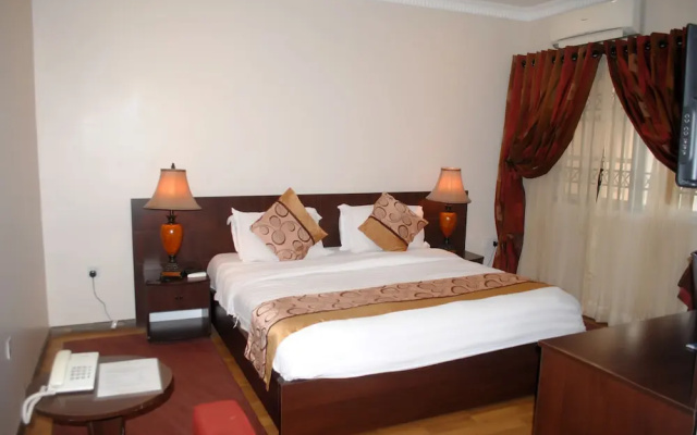 Grand Inn & Suites