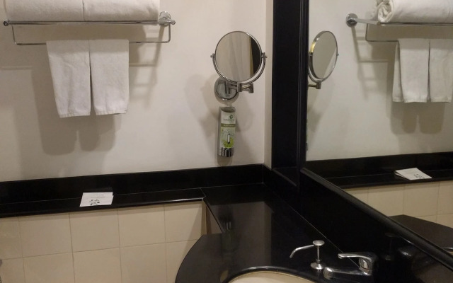 Lemon Tree Hotel, Udyog Vihar, Gurugram