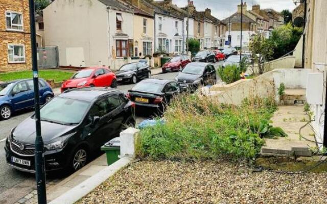 Charming 2 bedrooms Flat in Plumstead