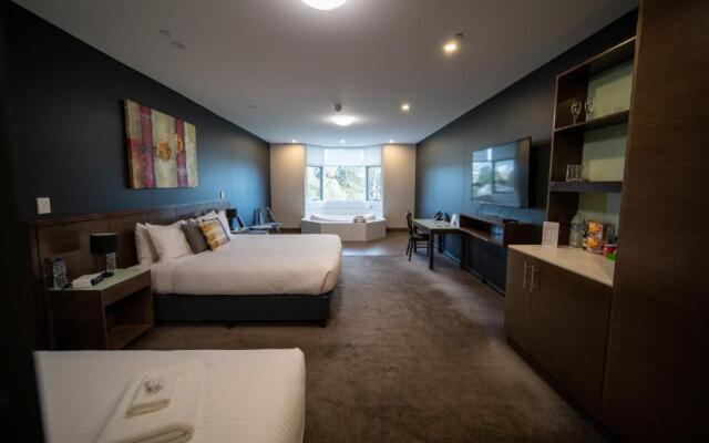 Sfera's Park Suites & Convention Centre