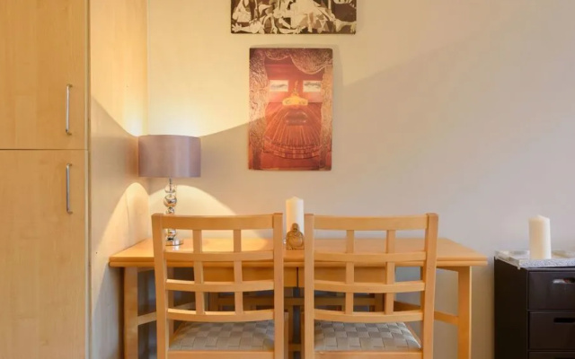 Convenient Oxford Street 1BR Flat