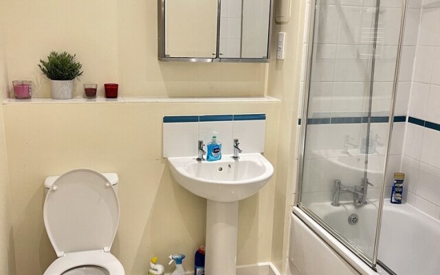 Lovely 2-bed Apartment With 2 Bathrooms in London