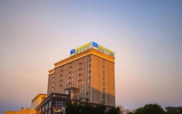 Yester Hotel (Yuxi Taobao Street Wanda Plaza)