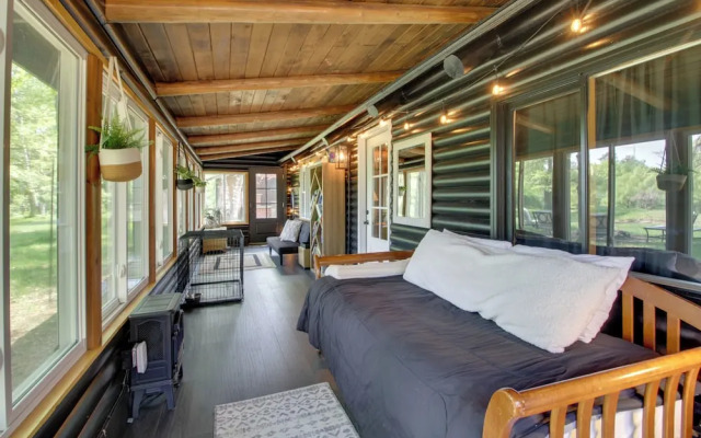 1 Mi to Beach & Lake: Breezy Point Cabin w/ Yard!