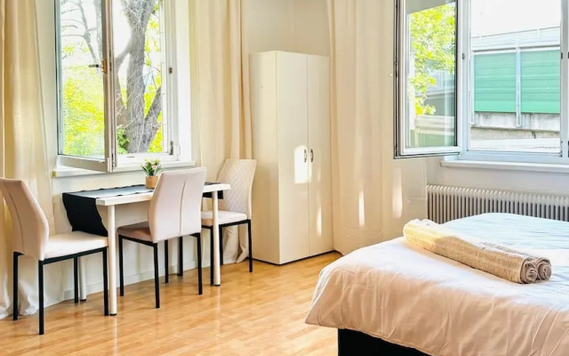 Cozy Garden Villa near Danube For 16P