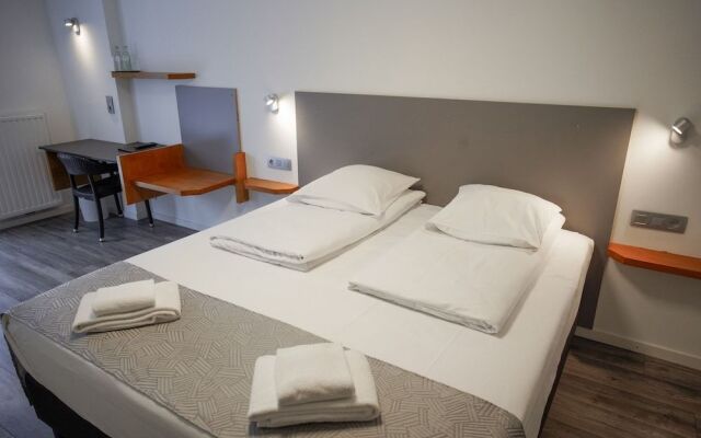 RAVEL Hotel Cyrano