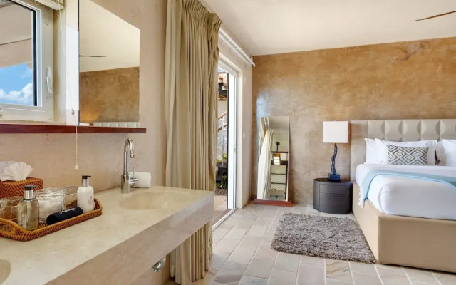 6 BR Villa On Crocus Bay With Pool Concierge