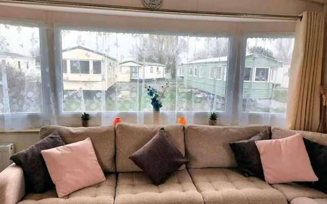 Forget-me-not Stays Holiday Caravan- 3 Bedrooms