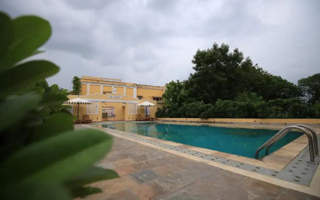 Roop Niwas Kothi, Near Mandawa