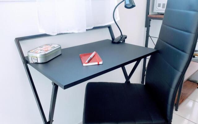 Studio 2 étoiles, wifi, proche commerces, A9, transports, plages