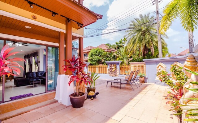 3 Bedrooms Pool Villa Walk to Patong