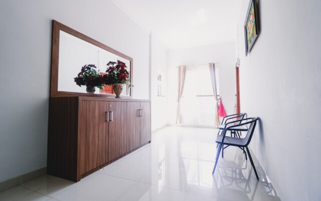 RedDoorz near Hermes Place Polonia Medan