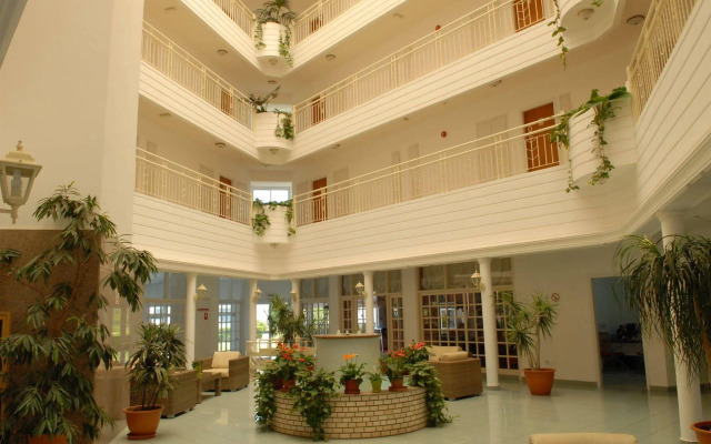 Maistrali Hotel Apartments & Bungalows