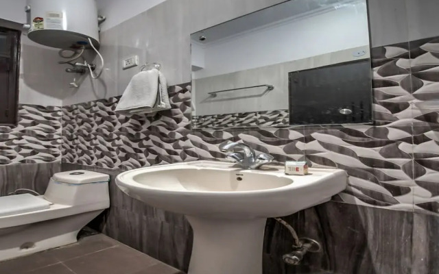 OYO 2807 Hotel Crosswinds Residency
