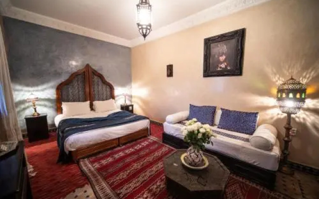 Riad Mur Akush