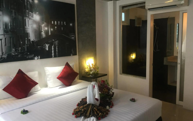 The Front Hotel and Apartment