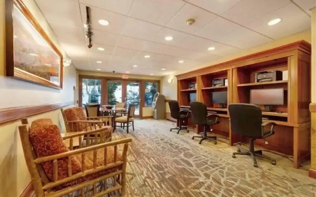 Ski in, Ski out 2 Bedroom Vacation Rental in the Heart of Lionshead Village