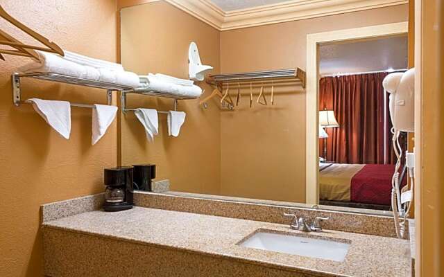 Rodeway Inn & Suites Birmingham I-59 exit 134