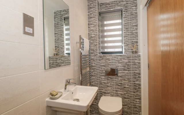 Agua de Plata, 16 Wakeling Island, Silverlake