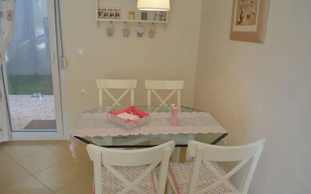 Inviting 2-bed Apartment in Nikiti, Greece