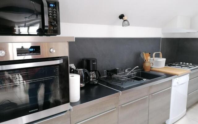 Gîte Sainte-Suzanne-et-Chammes, 4 pièces, 6 personnes - FR-1-600-151