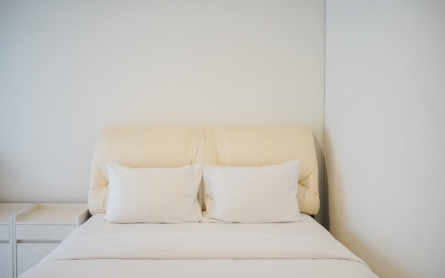 Minimalist Pool View Low Rise Studio @ Paramount Skyline Apartment – Guest Rooms – Tangerang
