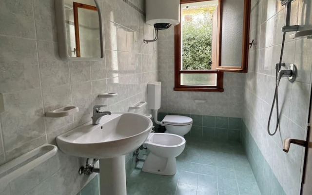 Accommodation With Shared Garden Close to the sea