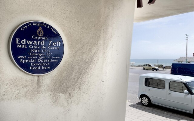 Deco Seafront - Seafront Apartment - Sleeps up to 6