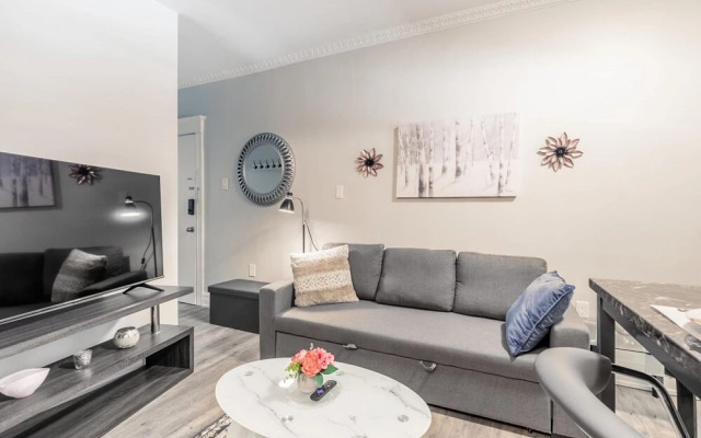 Upscale 2BR Apt With King Bed and Netflix