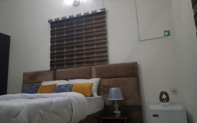 E Kenora Apartment