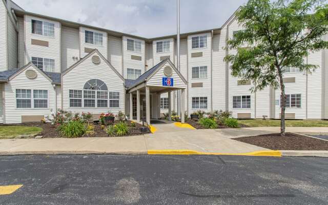 Motel 6 Streetsboro, OH