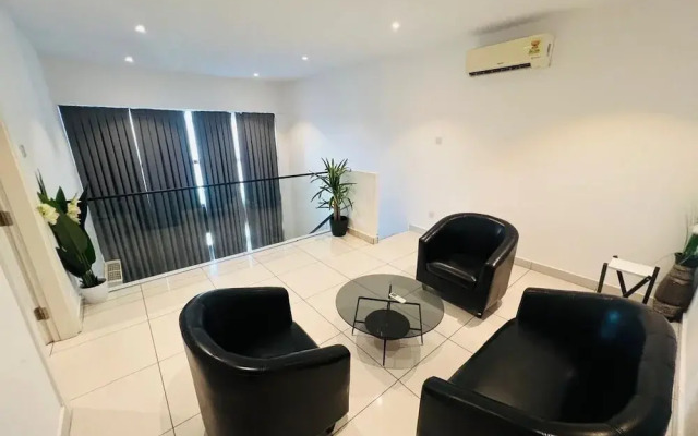 Embassy Gardens Apartment