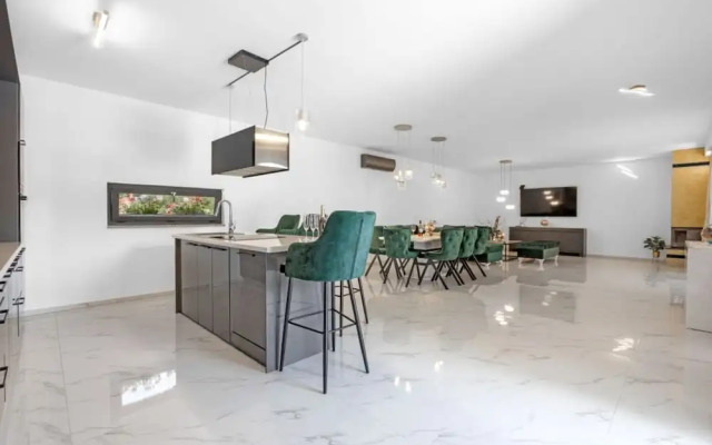 Villa Pool House Fancy