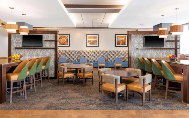 Hampton Inn & Suites Madison / Downtown
