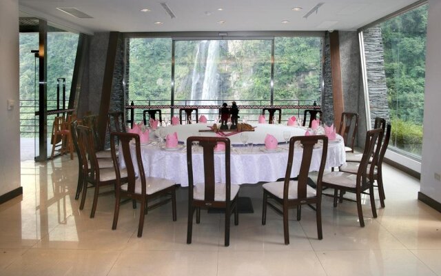 Naluwan Spring Resort Hotel