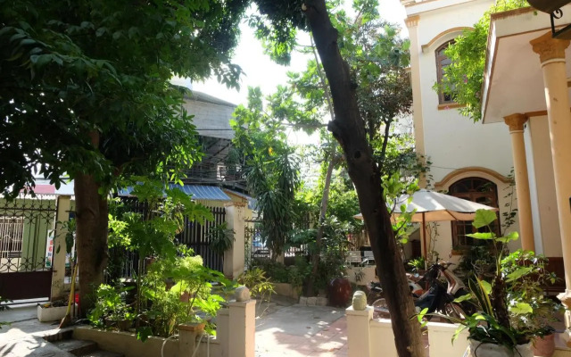 Moon house tropical garden - Valentine