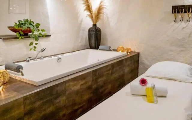 Appealing Vacation Home With Free Breakfast