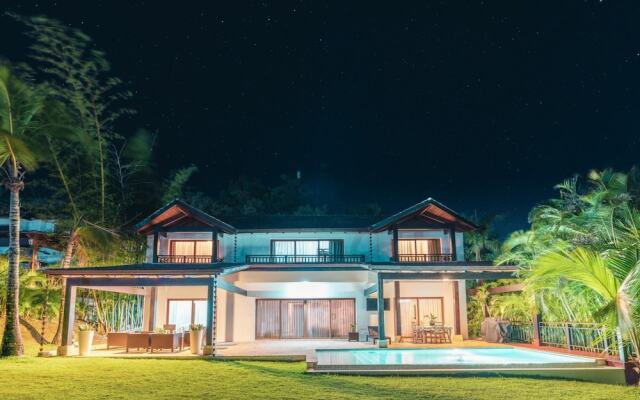 Ocean View Villa in Puerto Bahia