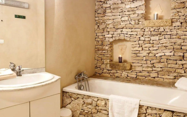 Logis Le Mas Et La Flambee Du Luberon