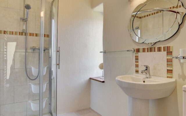 Charming apartment in Bampton with Jacuzzi