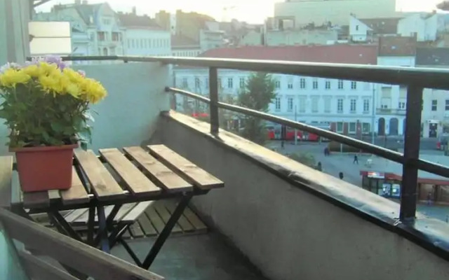 Spacious 1 Bed Basilica Apartment - With Balcony
