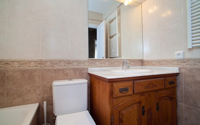 Cute & Spacious Eixample Apartment