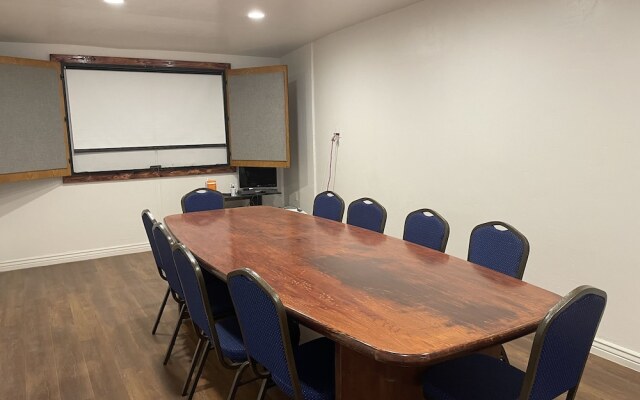 Howard Johnson by Wyndham Pecos