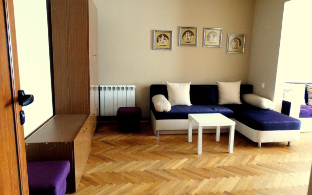 Old Center Apartment