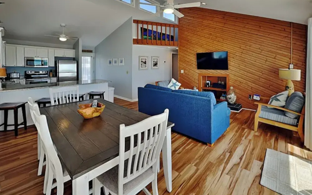 Hicks by Topsail Realty