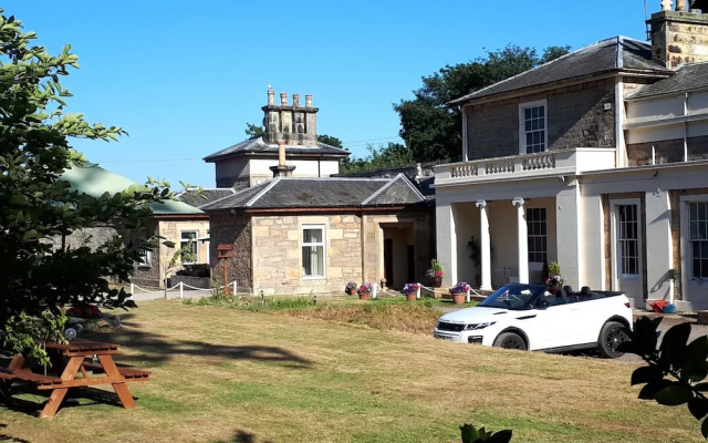 Darwin Cottage