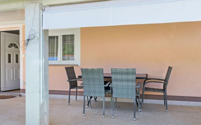 Stylish Holiday Home in Banjole With Swimming Pool