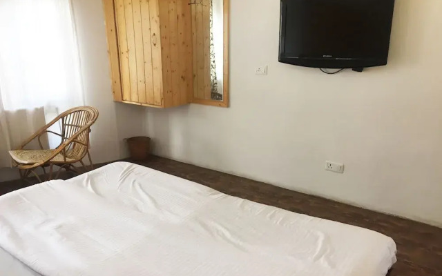 OYO 22456 Hotel Fifth Season