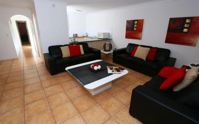 St Tropez Apartments