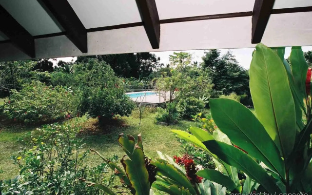 Gina's Garden Lodges